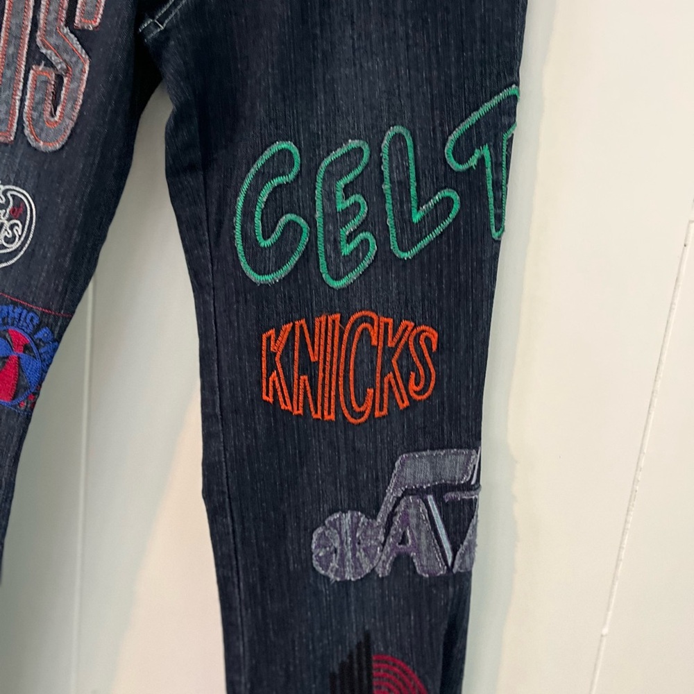 NBA Hardwood Classics Sports GIII By Carl Banks Vintage Embroidered Jeans Sz 11 - Picture 4 of 16